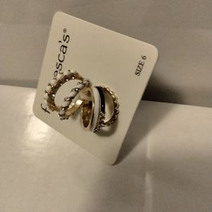 New Francesca 5 ring set.  Size 6.  Color ivory/ gold